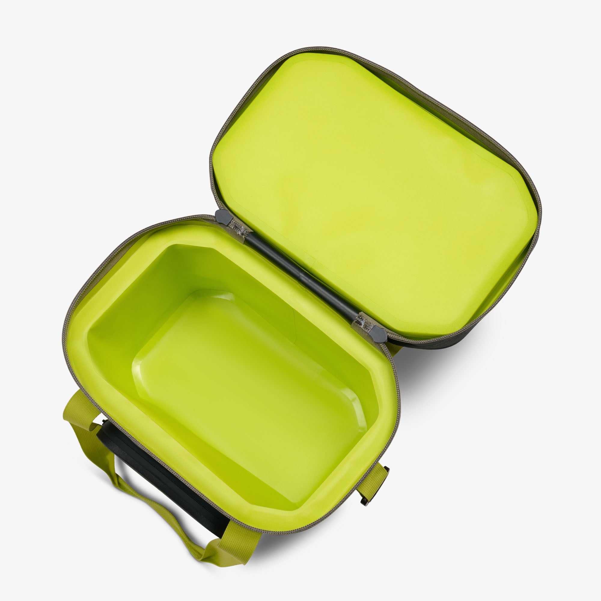 Trailmate® 18-Can Cooler Bag C5 - Jet Carbon - Open View